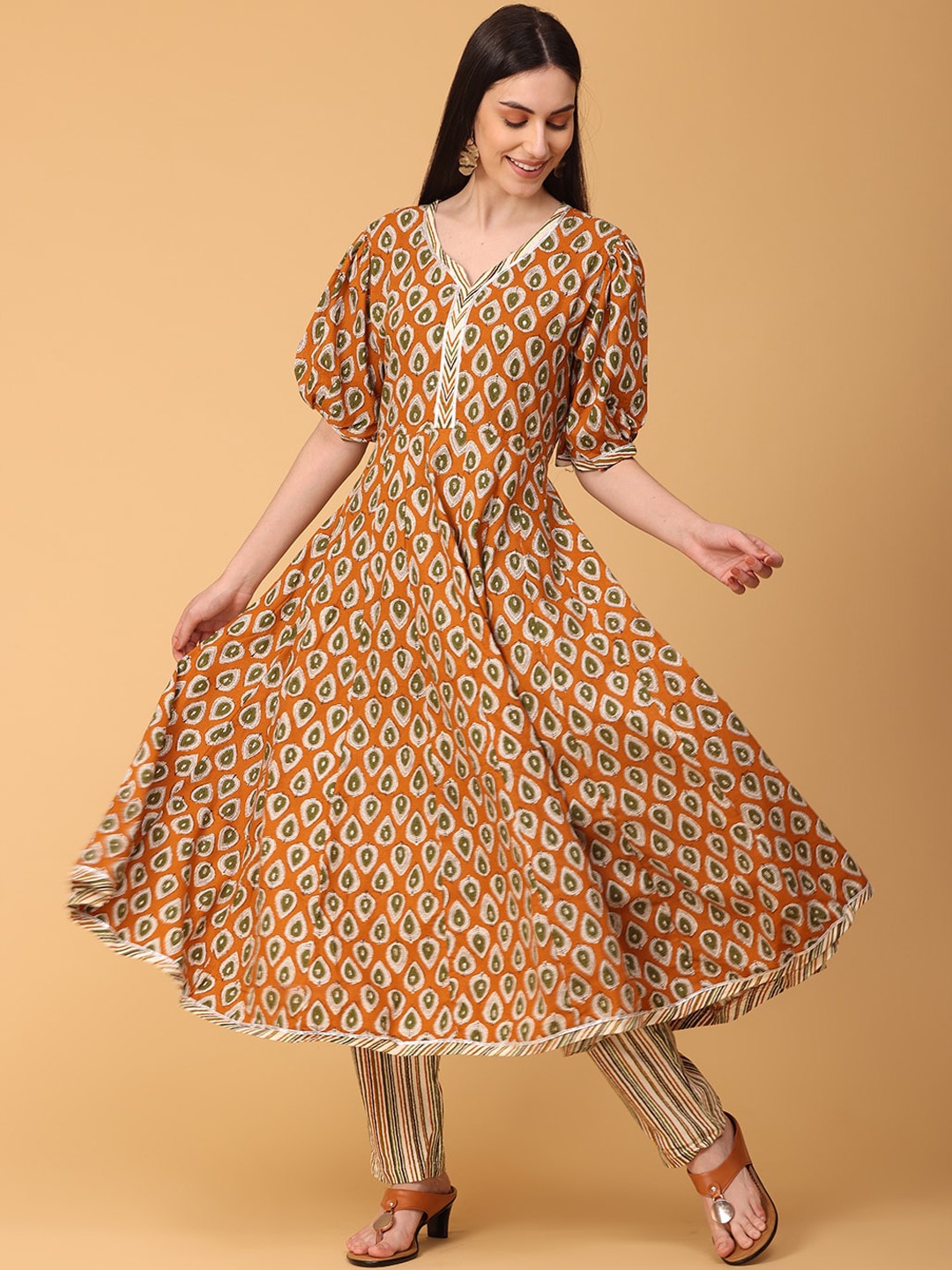 

NAYRA Women Orange Ethnic Motifs Printed Pure Cotton Kurta with Trousers