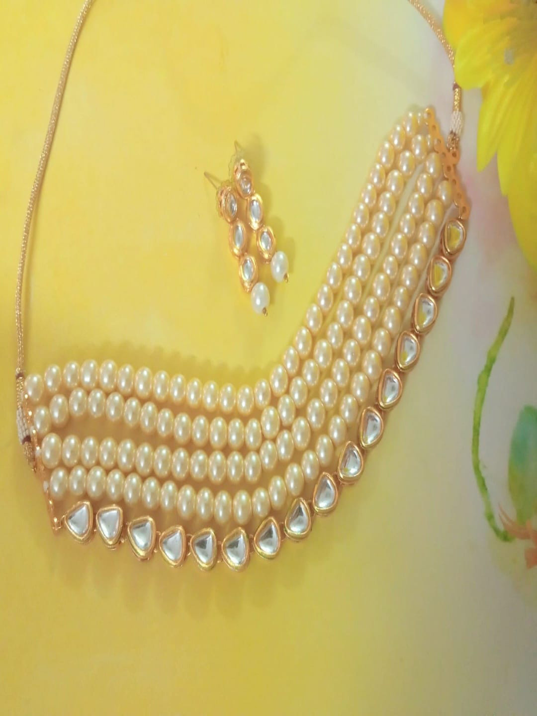 

Runjhun Gold-Plated Kundan Studded Jewellery Set