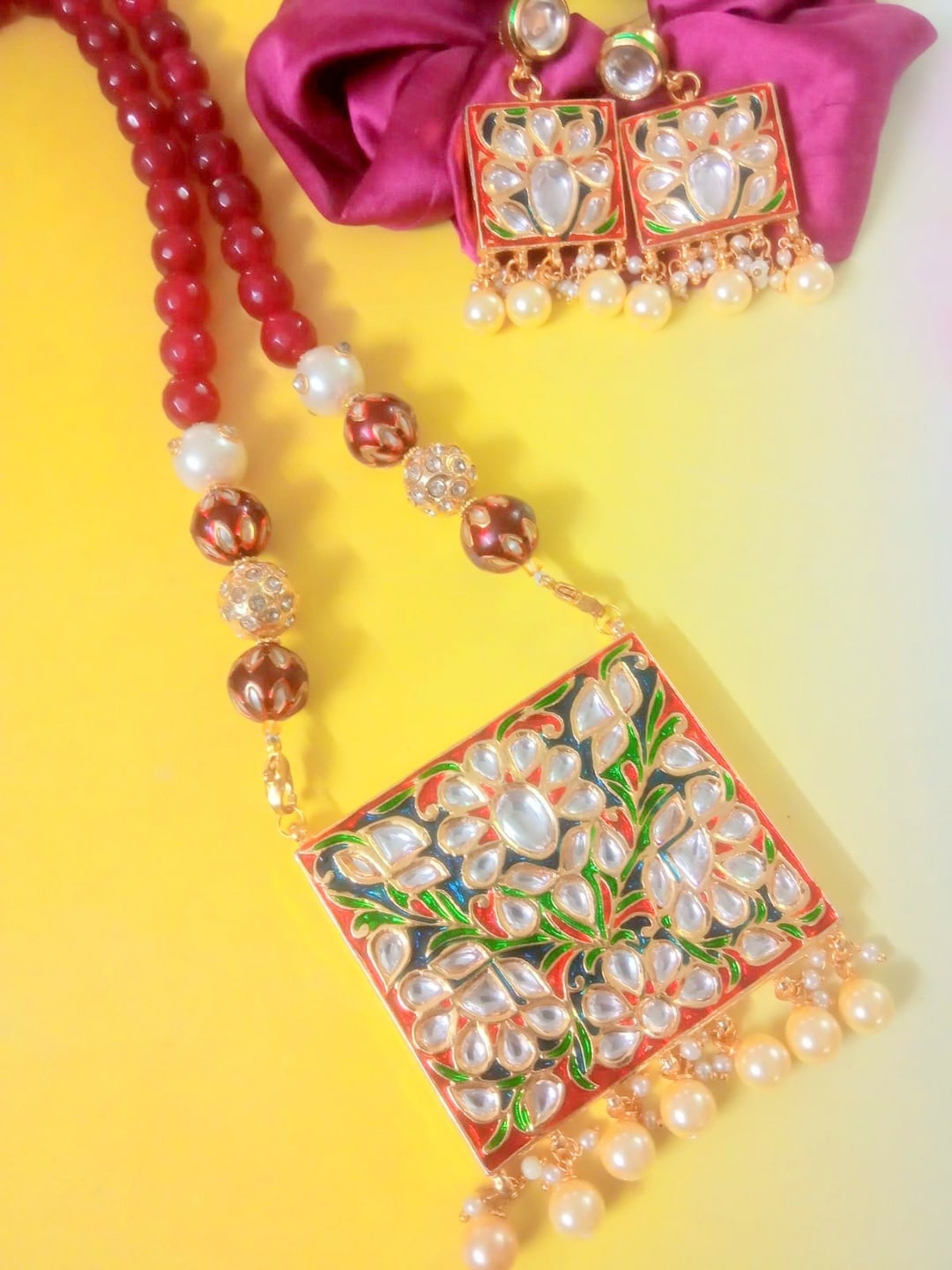 

Runjhun Gold-Plated Kundan Studded Jewellery Set