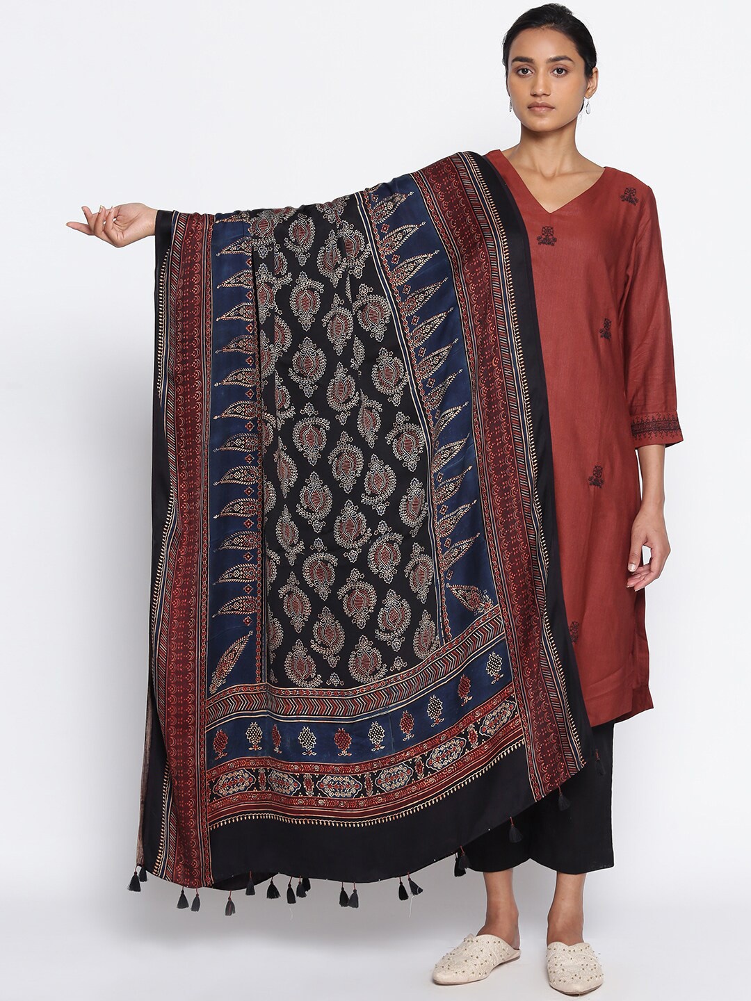 

W The Folksong Collection Women Multicoloured Ajrakh Print Drape, Black