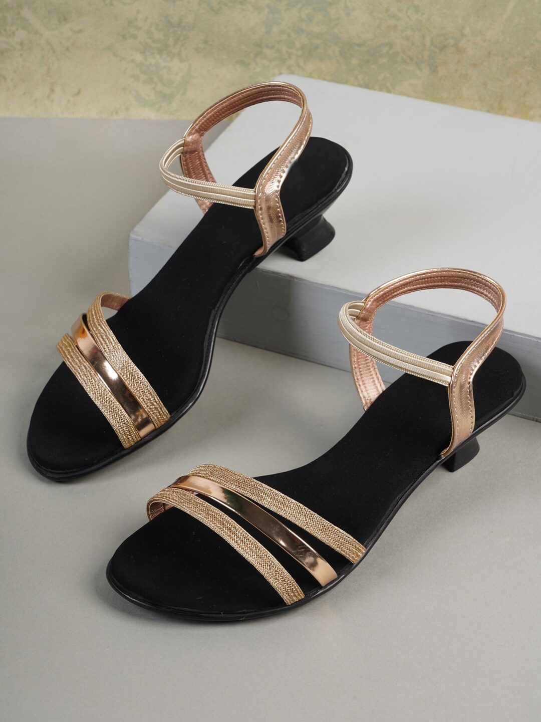 

Style Shoes Tan & Black Textured Kitten Sandals