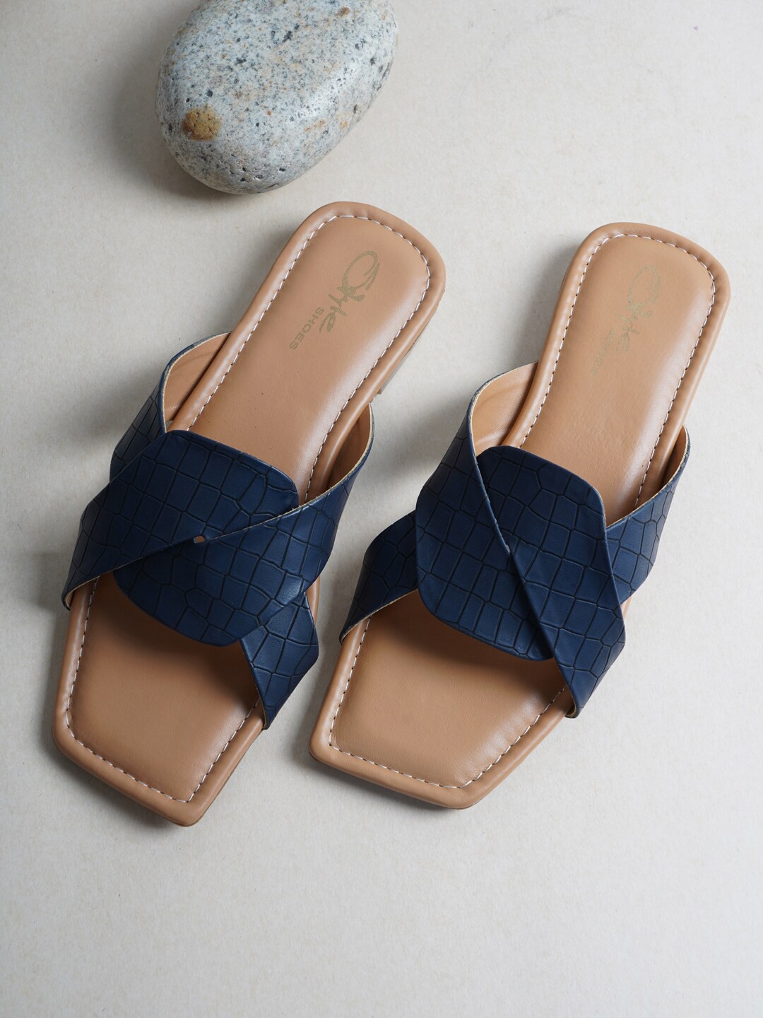 

Style Shoes Women Blue Textured Open Toe Flats
