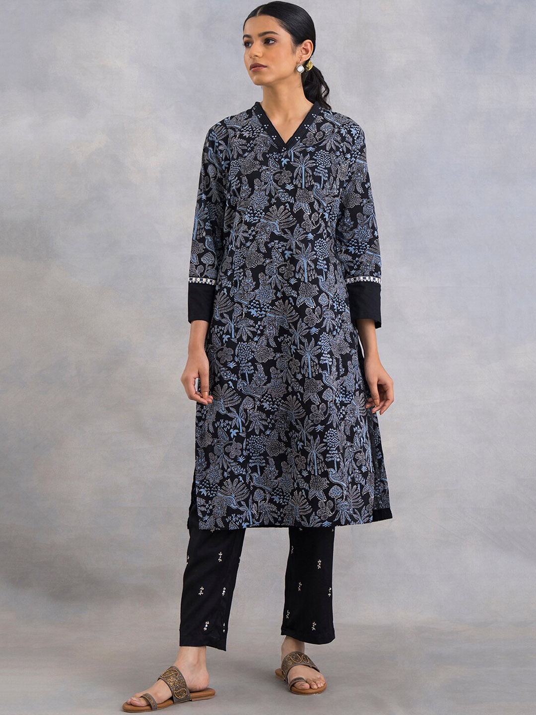 

W The Folksong Collection Women Black & Blue Paisley Printed Mirror Work Kurta