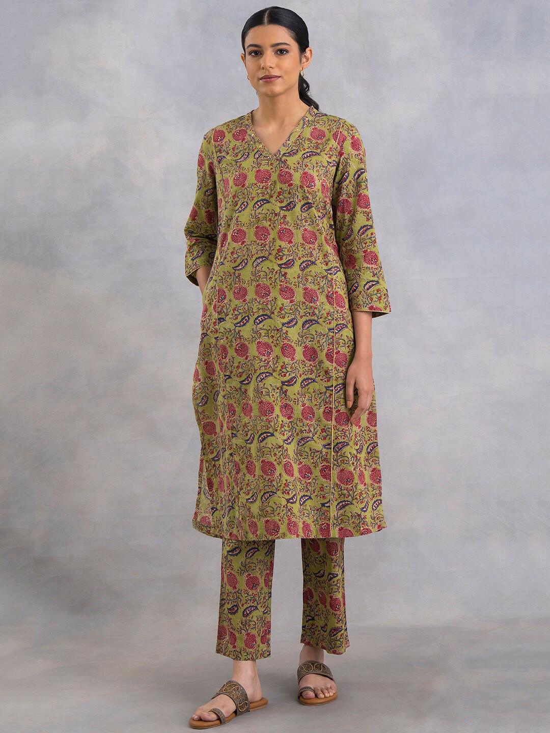 

W The Folksong Collection Women Green Floral Embroidered Floral Handloom Kurta