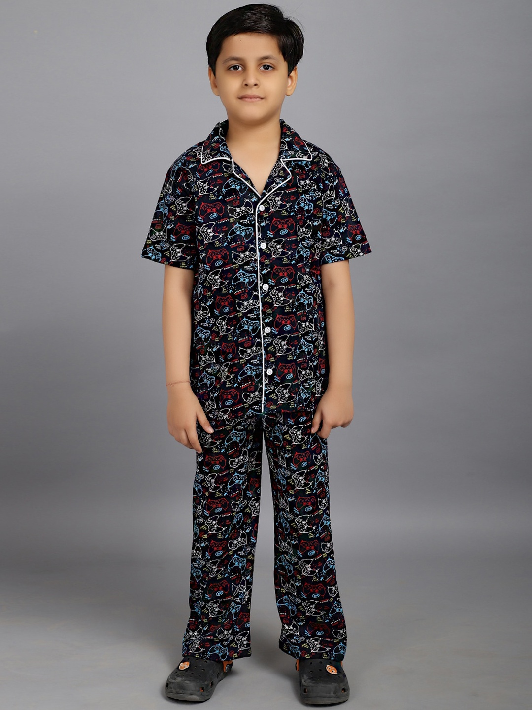 

Ninos Dreams Kids Printed Pure Cotton Night suit, Black