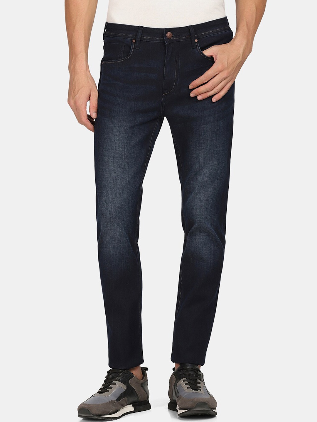 

Blackberrys Men Blue Light Fade Jeans