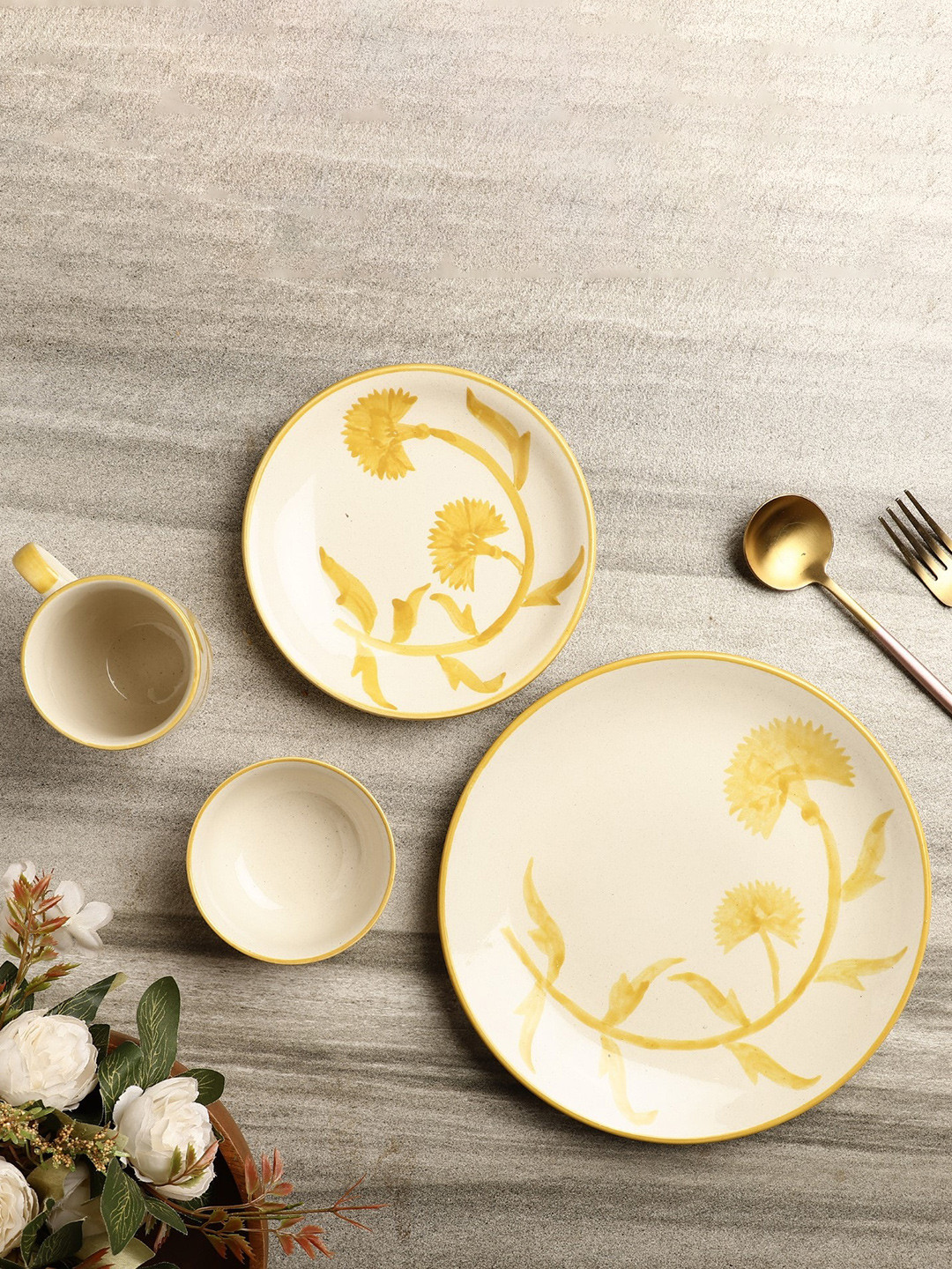 

The Decor Mart Yellow 4 Pieces of Dishwasher Safe Printed Ceramic Glossy Dinner Set