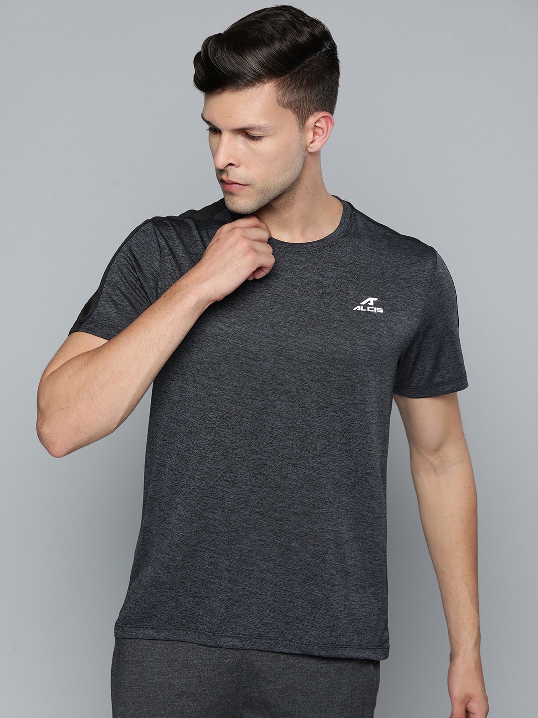 

Alcis Men Black Solid Slim Fit T-shirt