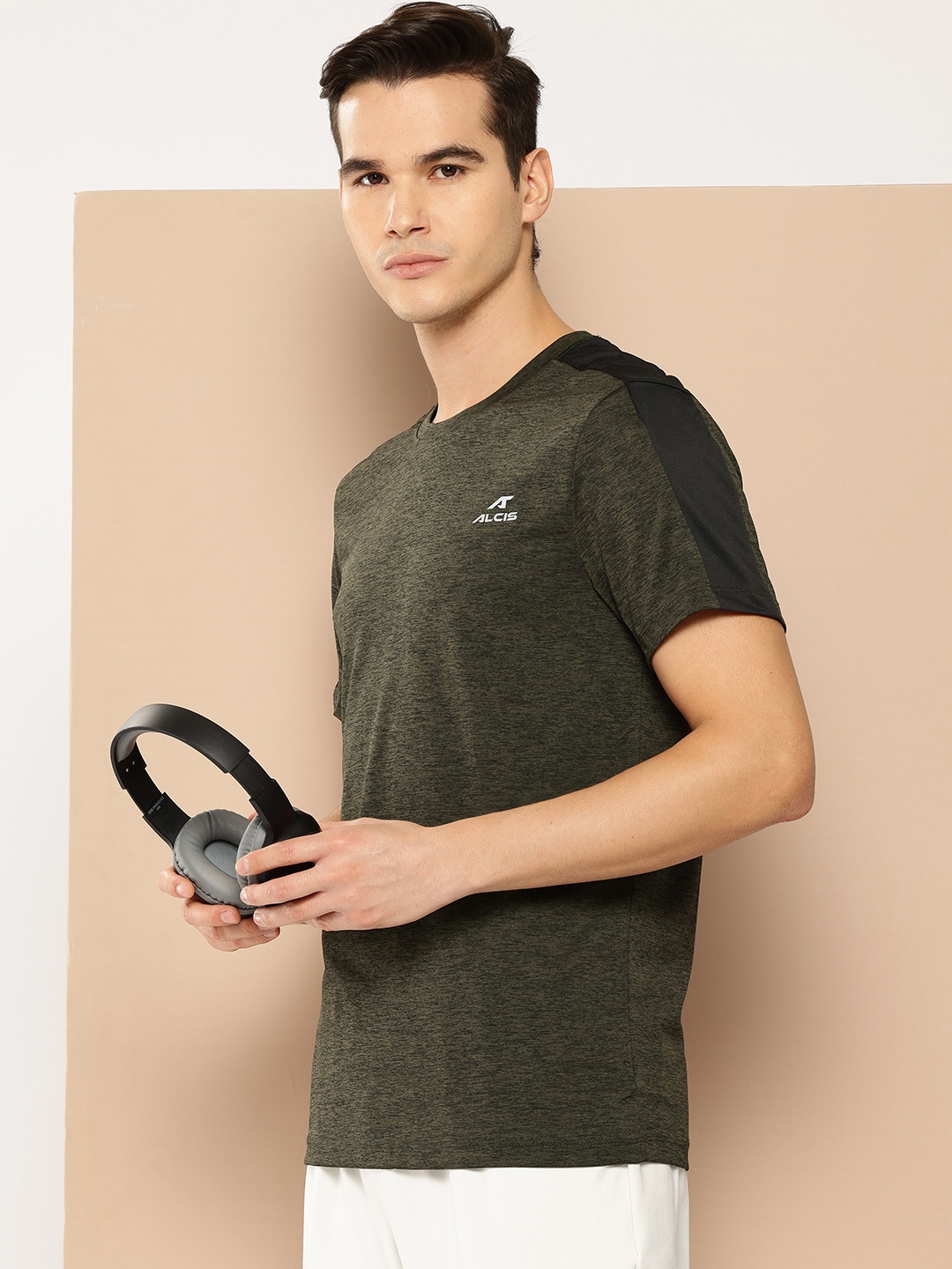 

Alcis Dry Tech Slim Fit T-shirt With Brand Logo Detail, Olive