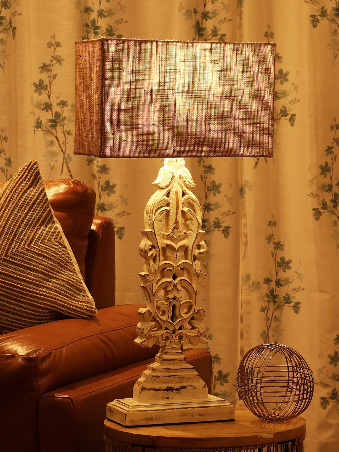 

The Decor Mart Table Lamp, Off white