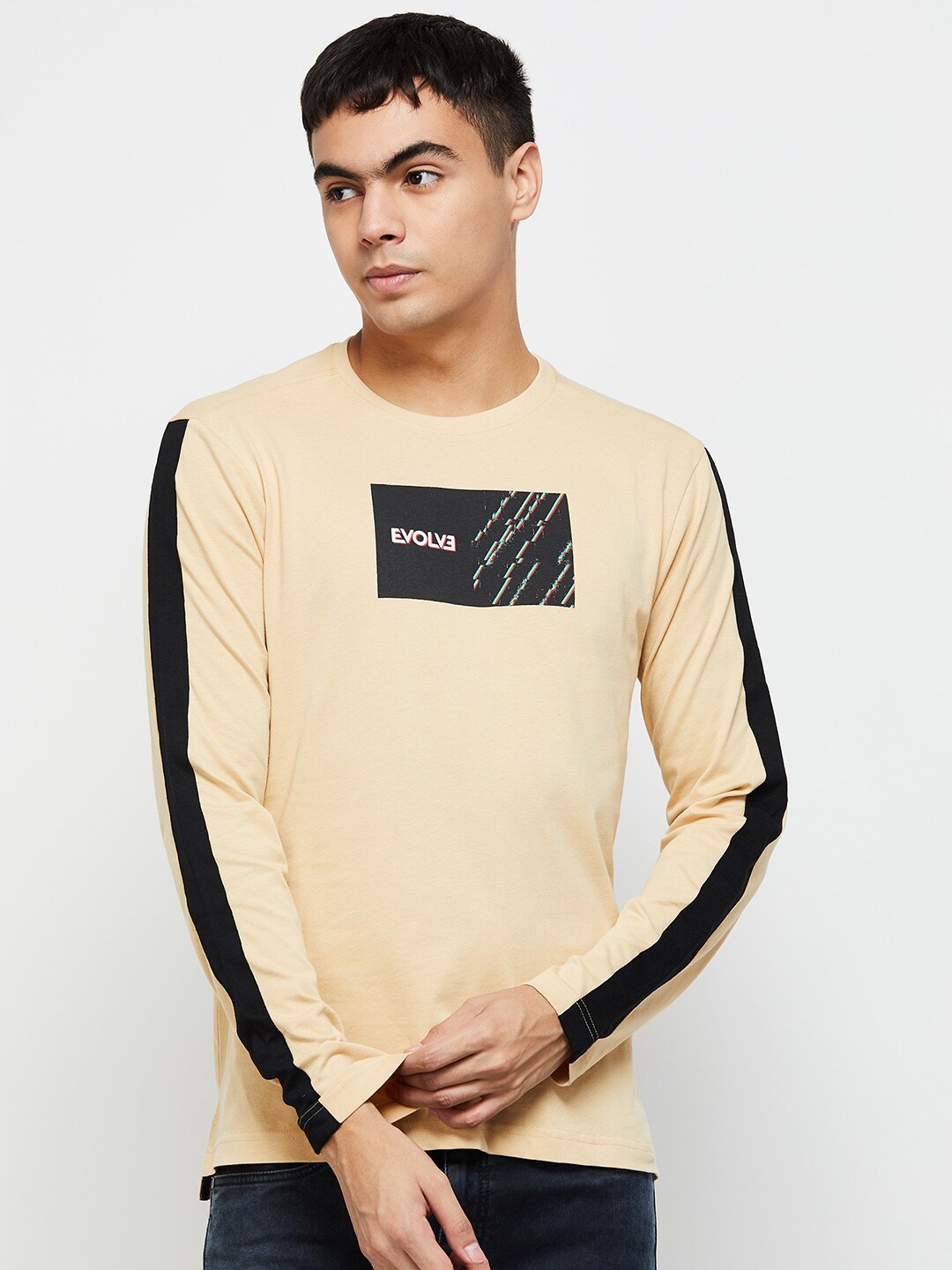 

max Men Typography Printed T-shirt, Beige