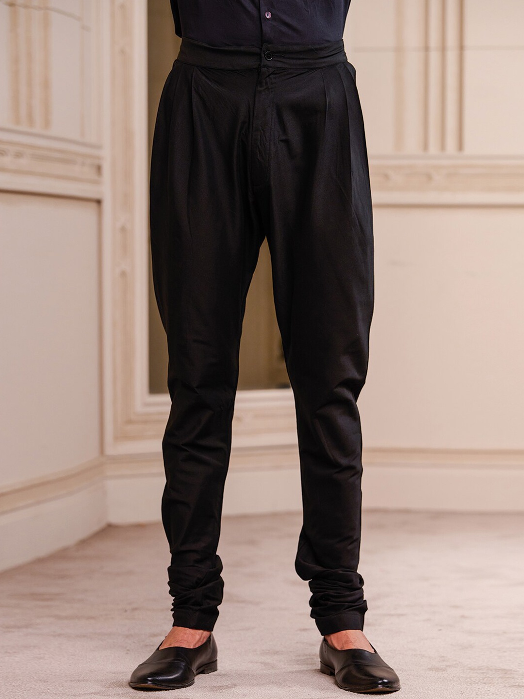 

Tasva Men Solid Churidar, Black