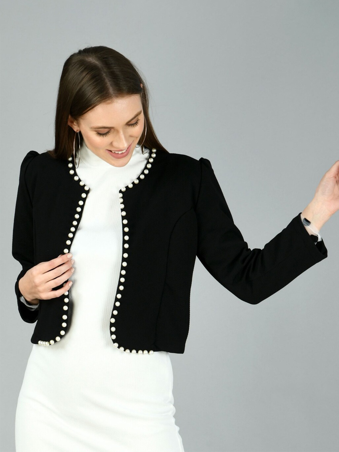 

IUGA Women Black & White Shrug