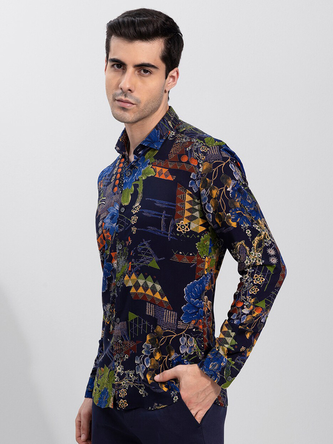 

Snitch Men Spread Collar Slim Fit Floral Printed Casual Shirt, Blue