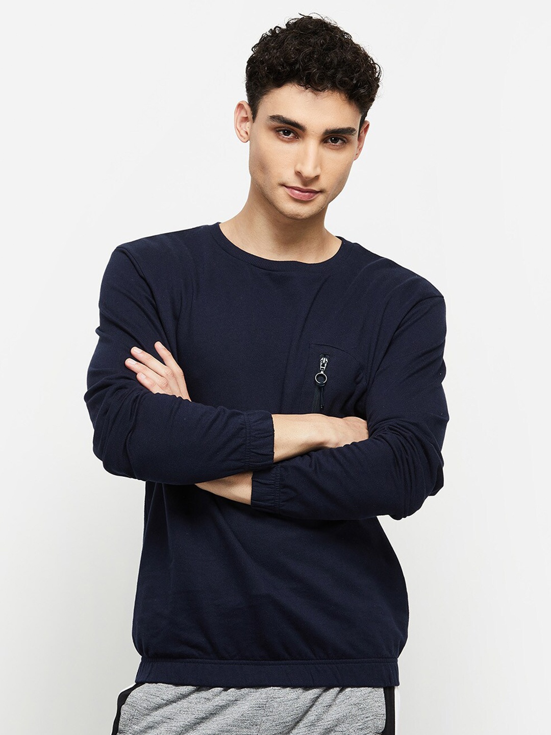 

max Men Navy Blue Solid Sweatshirt
