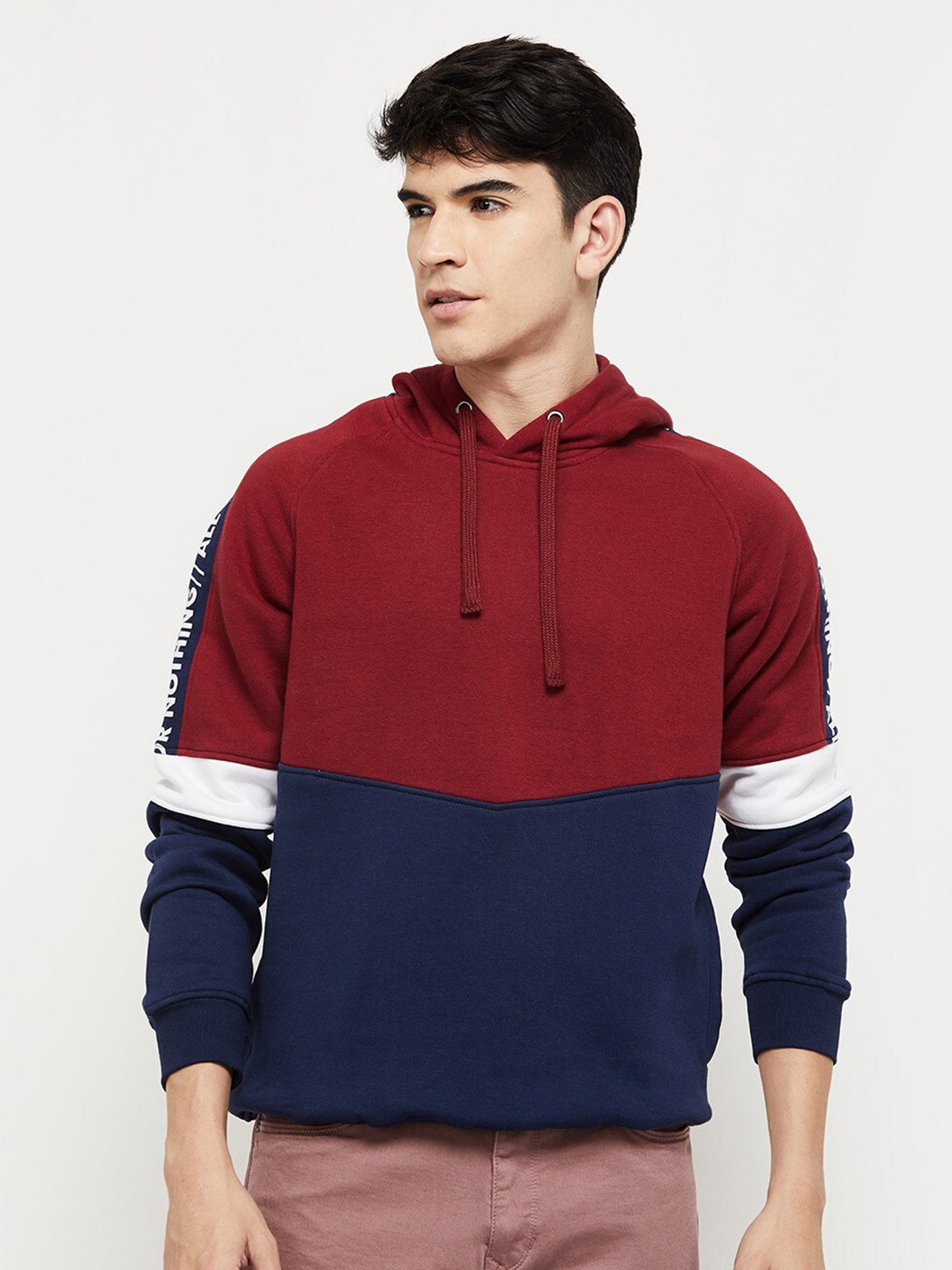

max Men Red Colourblocked Hood Sweatshirt