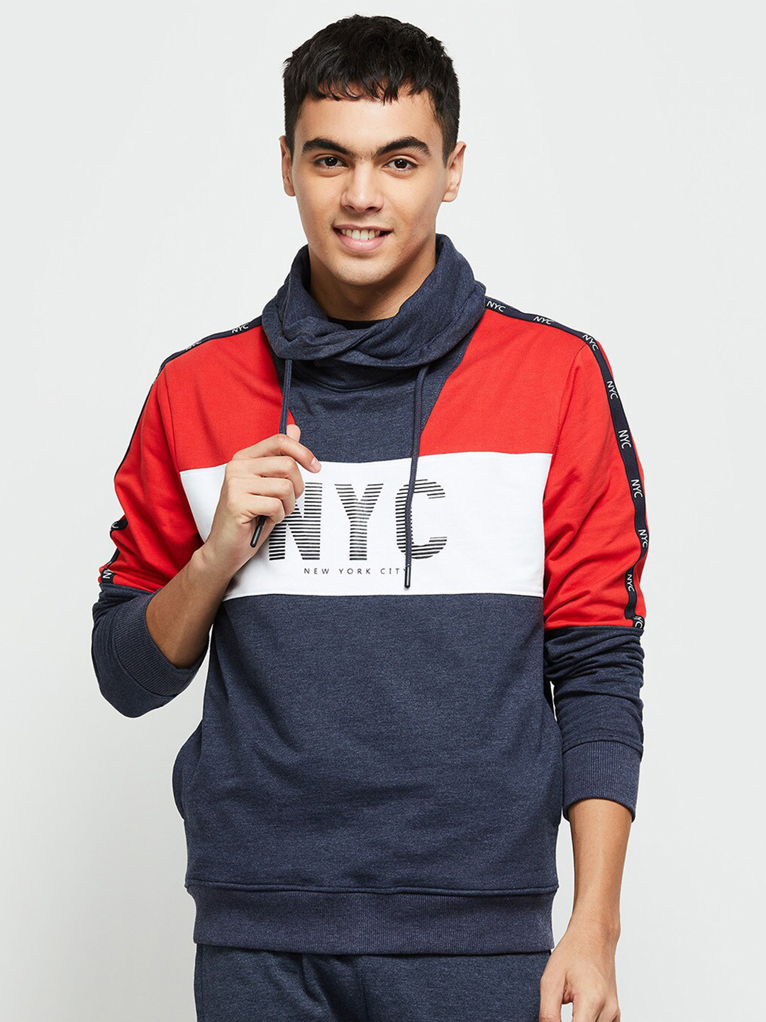 

max Men Colourblocked Sweatshirt, Red