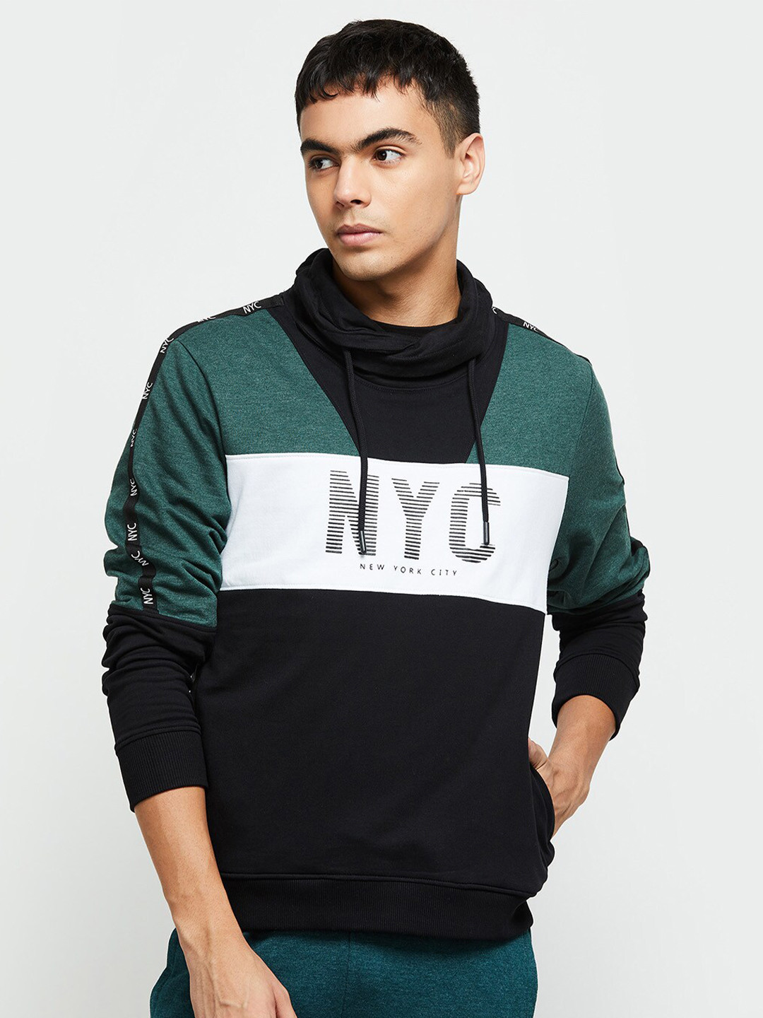 

max Men Colourblocked Sweatshirt, Green