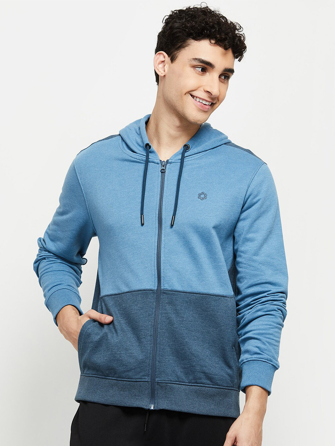 

max Men Colourblocked Sweatshirt, Blue