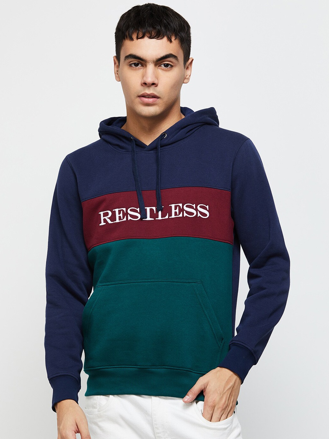

max Men Colourblocked Sweatshirt, Blue