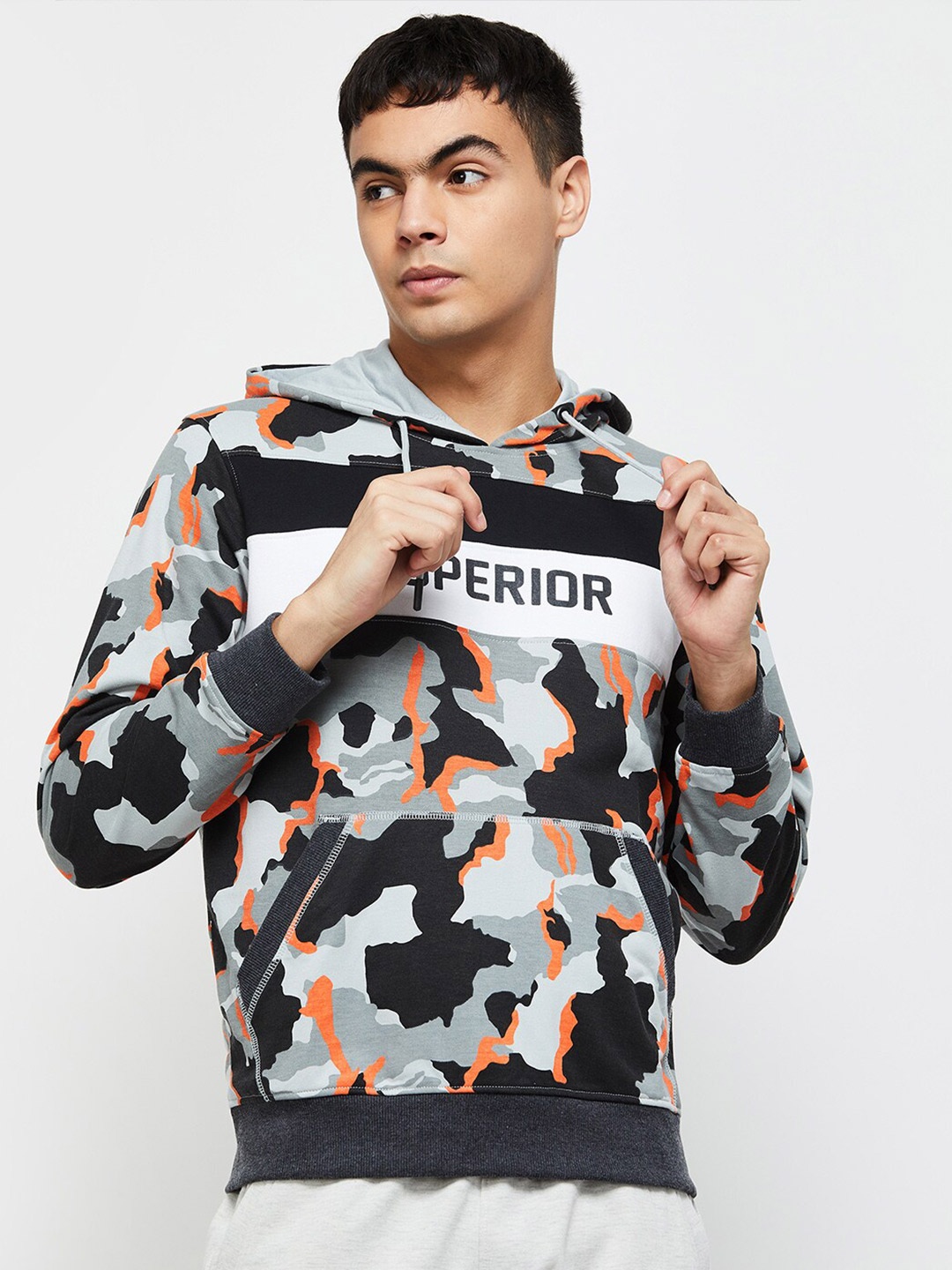 

max Men Printed Sweatshirt, Black