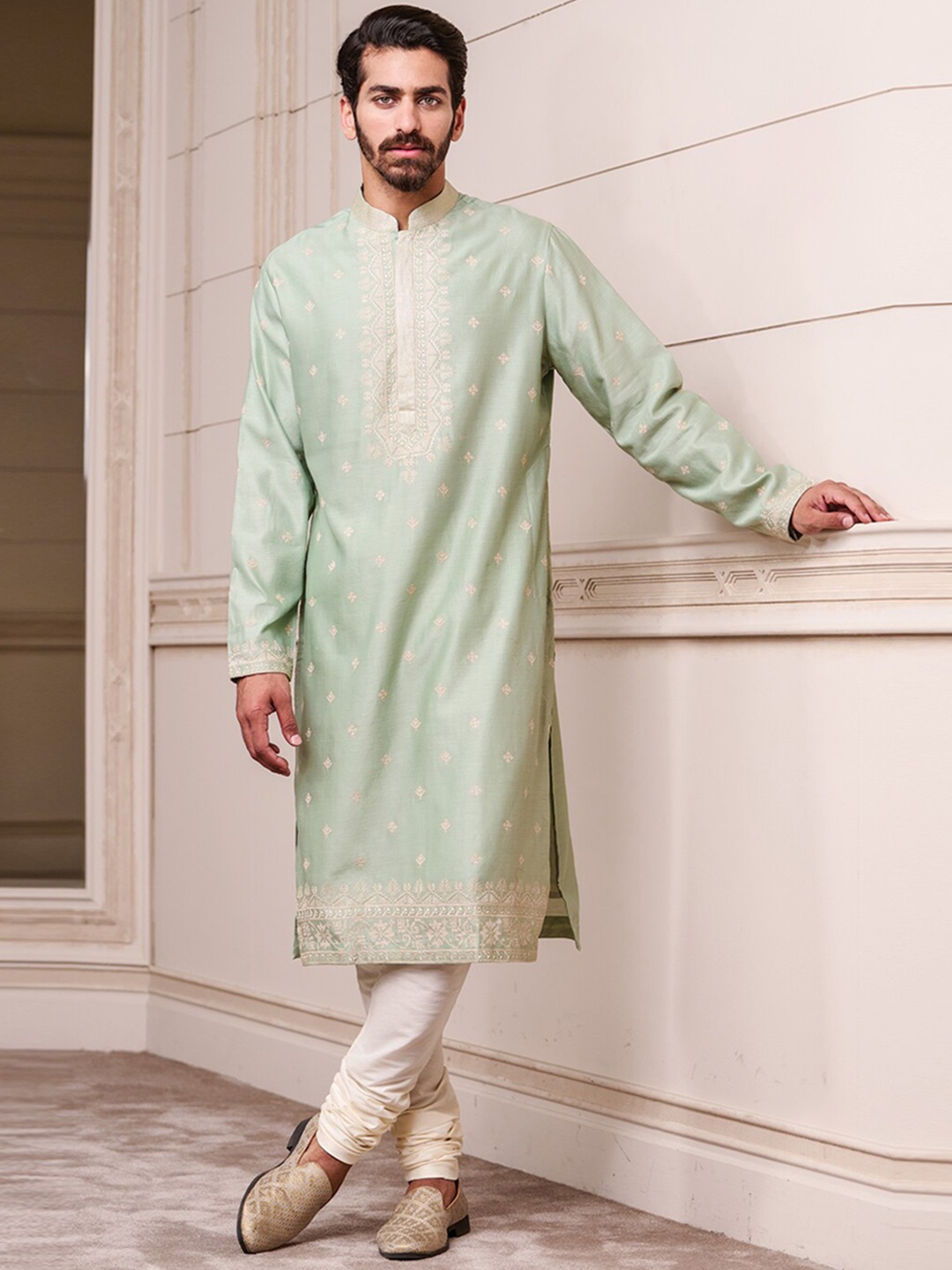 

Tasva Men Green Ethnic Motifs Embroidered Kurta with Churidar