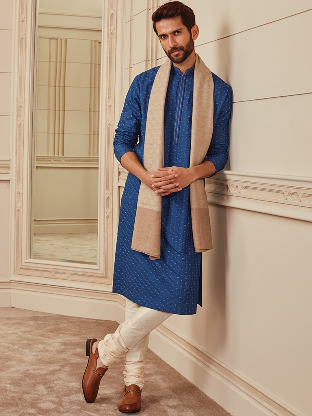 

Tasva Men Blue Ethnic Motifs Embroidered Thread Work Kurta with Churidar