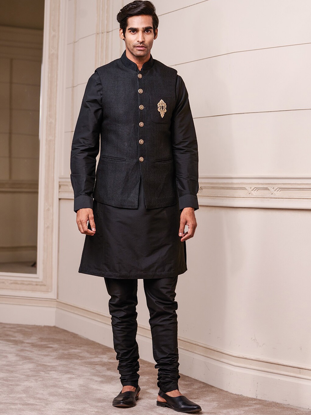 

Tasva Men Solid Zardozi Embroidery Detail Nehru Jackets, Black