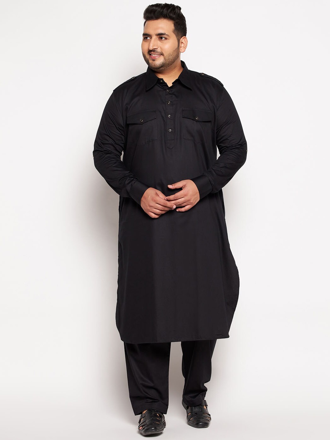 

VASTRAMAY Men Black Kurta with Patiala