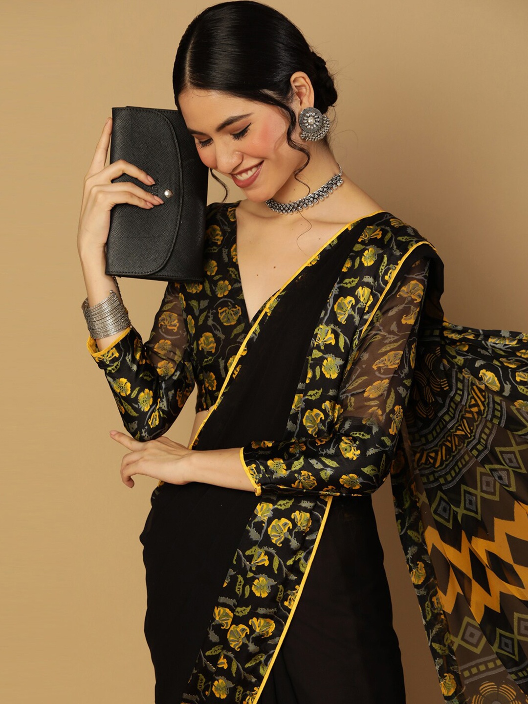 

Satrani Floral Printed Saree, Black