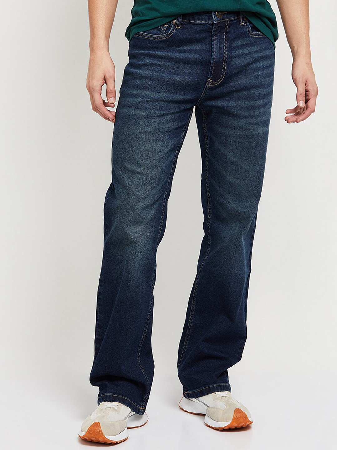 

max Men Light Fade Jeans, Blue