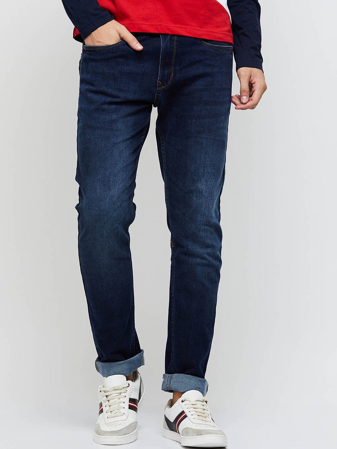 

max Men Light Fade Jeans, Blue