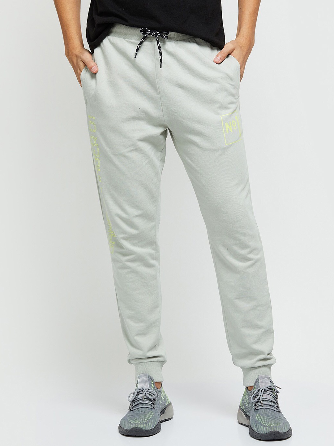 

max Men Solid Joggers, Grey
