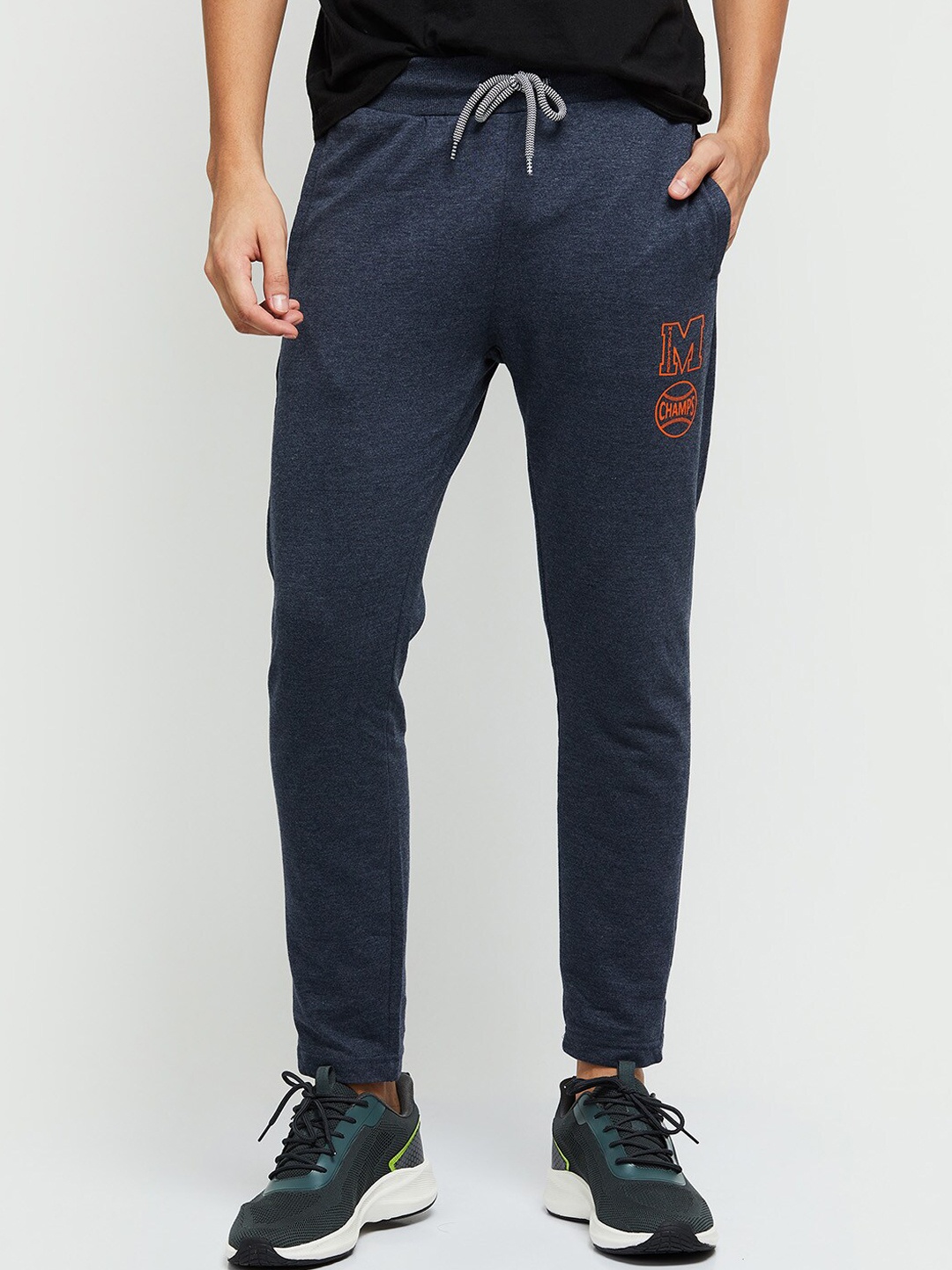 

max Men Blue Solid Track Pants