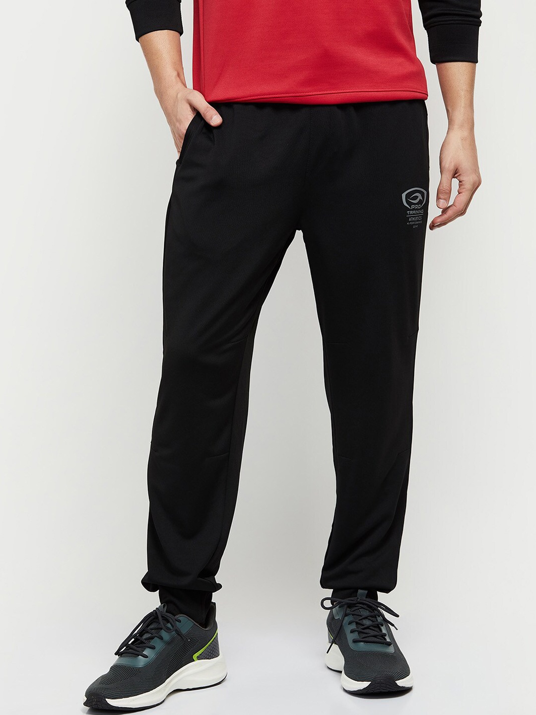 

max Men Solid Jogger Pants, Black
