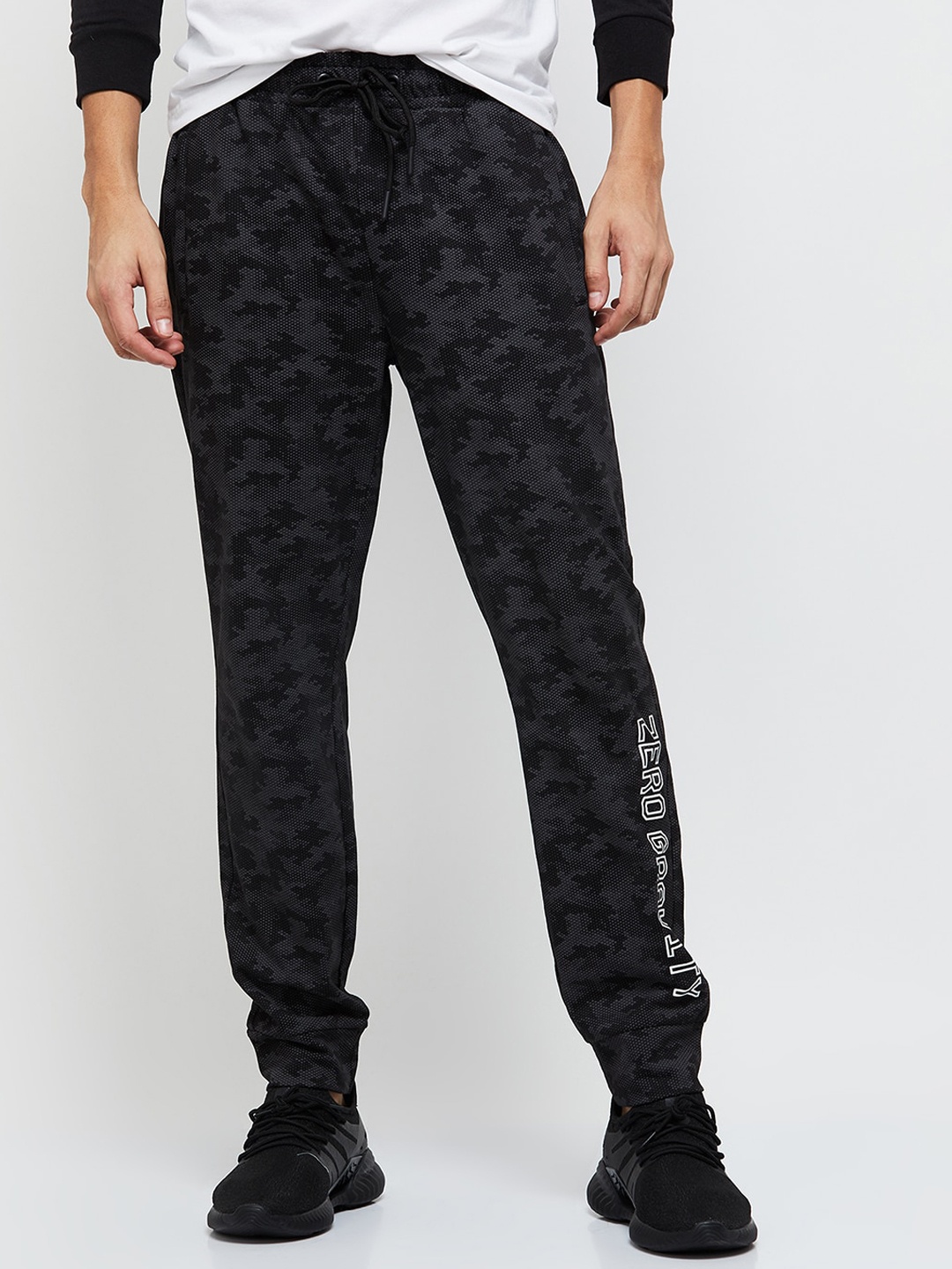 

max Men Printed Regular-Fit Cotton Track Pants, Grey