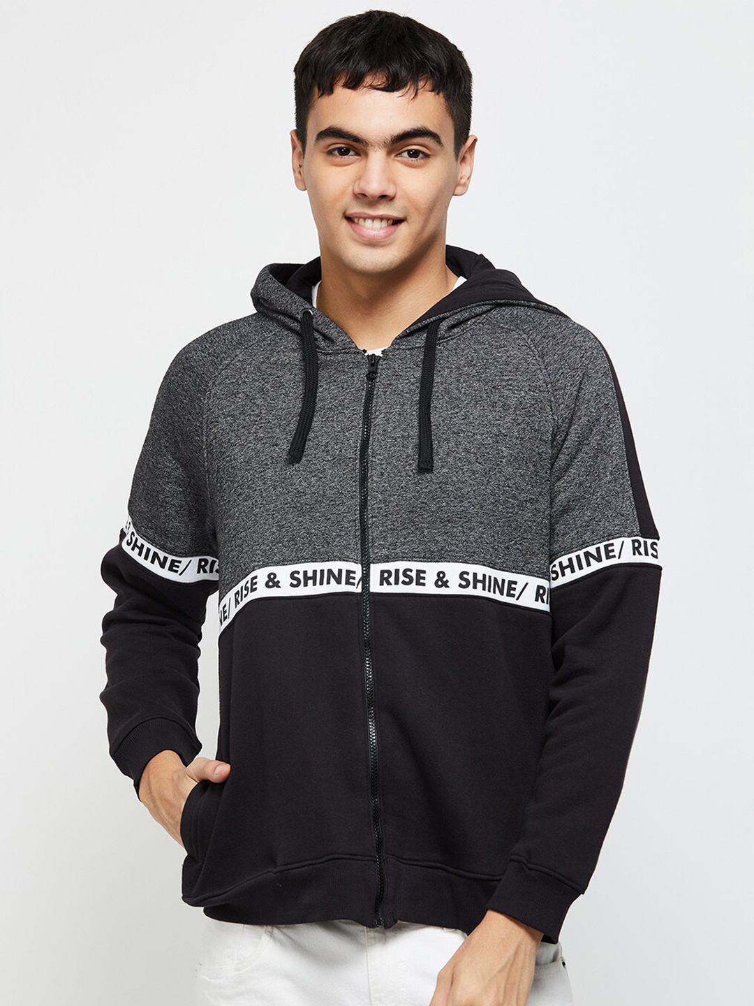 

max Men Colourblocked Hooded Sweatshirt, Black