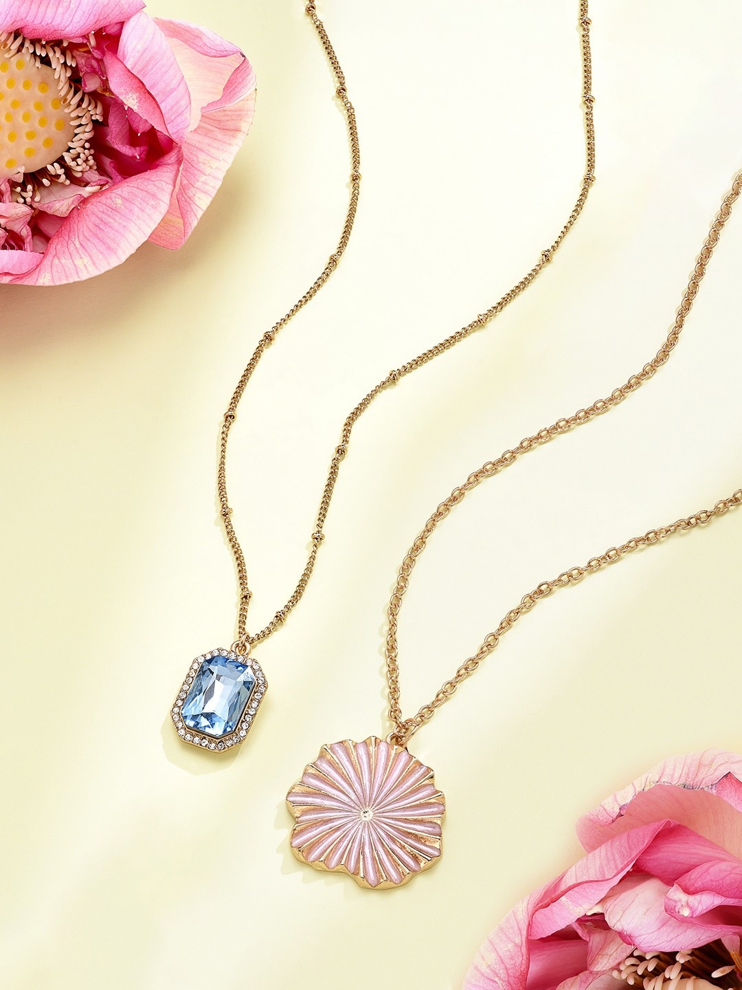 

Zaveri Pearls Gold-Toned & Blue Gold-Plated Enamelled Chain