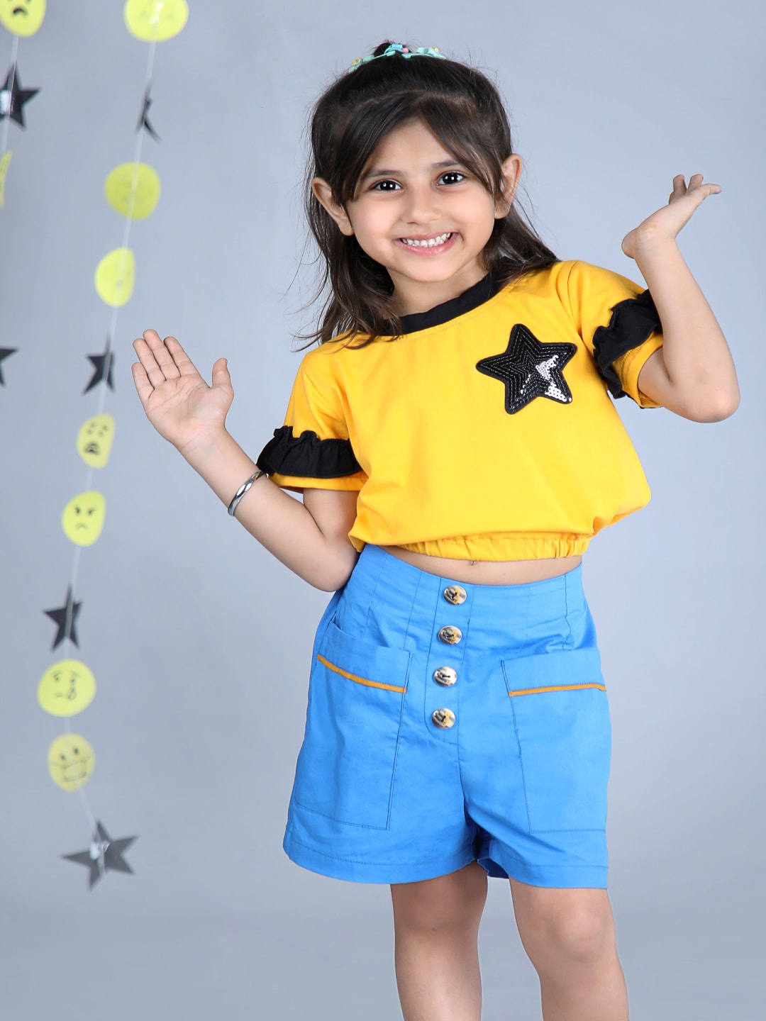 

Beyabella Girls Embellished Pure Cotton T-shirt with Shorts, Yellow