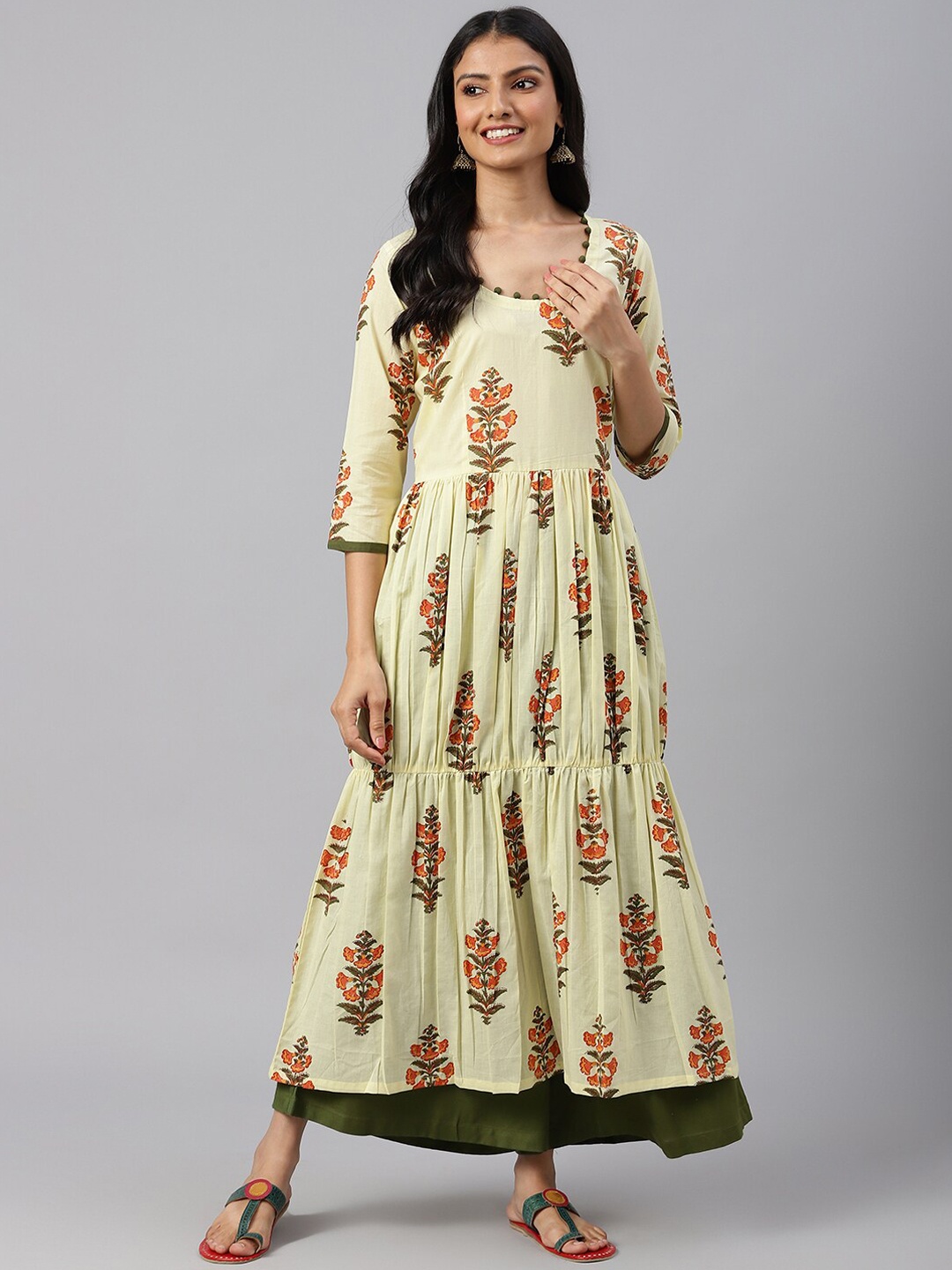 

SHRINKHLA Women Cream-Coloured & Olive Green Floral Printed Anarkali Kurta