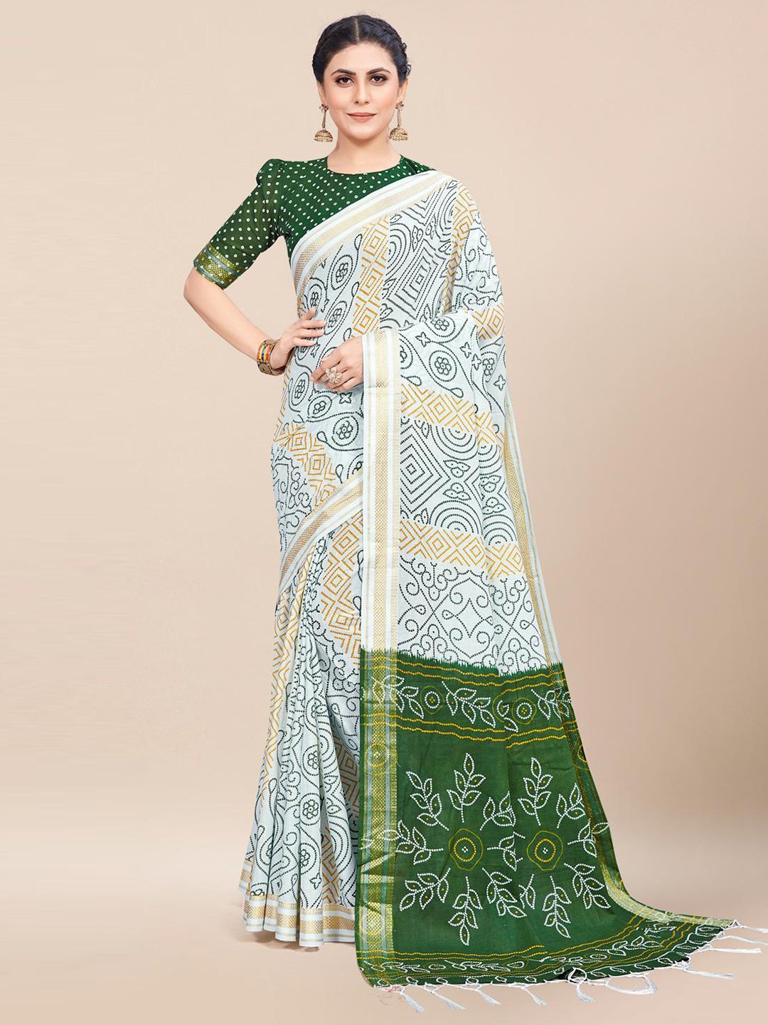 

KARAGIRI White & Green Ethnic Motifs Saree