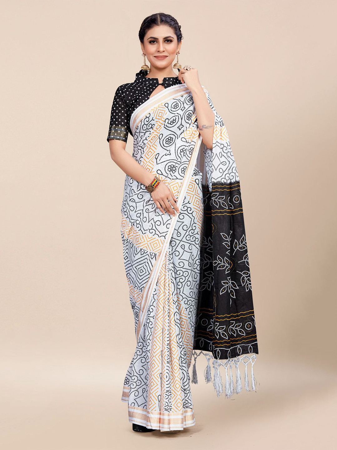 

KARAGIRI Ethnic Motifs Saree, White