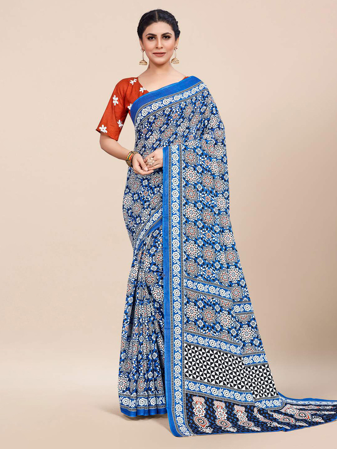 

KARAGIRI Blue & White Floral Linen Blend Saree