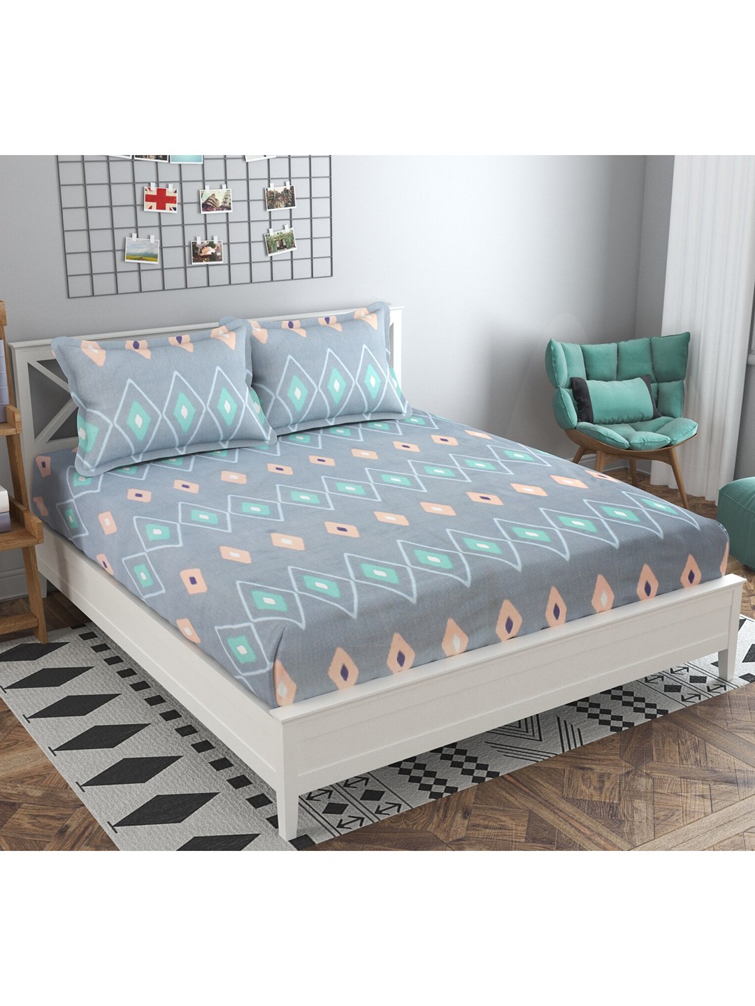 

MAFATLAL Grey & Peach-Coloured Geometric 160 TC Queen Bedsheet with 2 Pillow Covers
