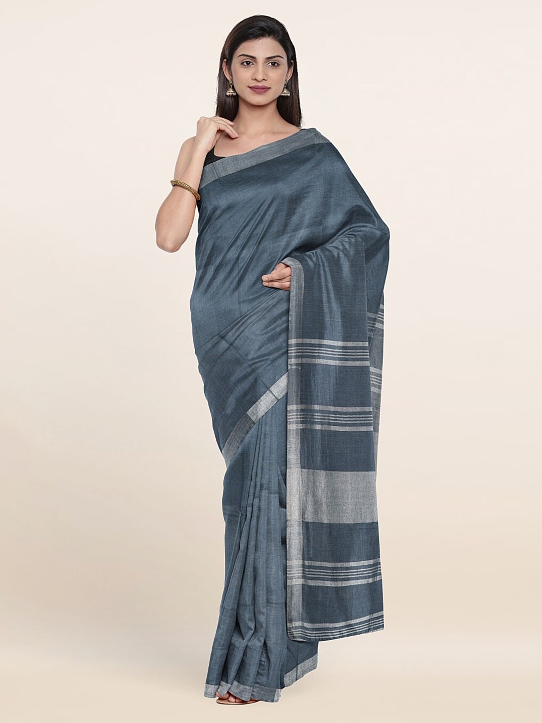 

Pothys Grey & Silver-Toned Zari Linen Blend Saree