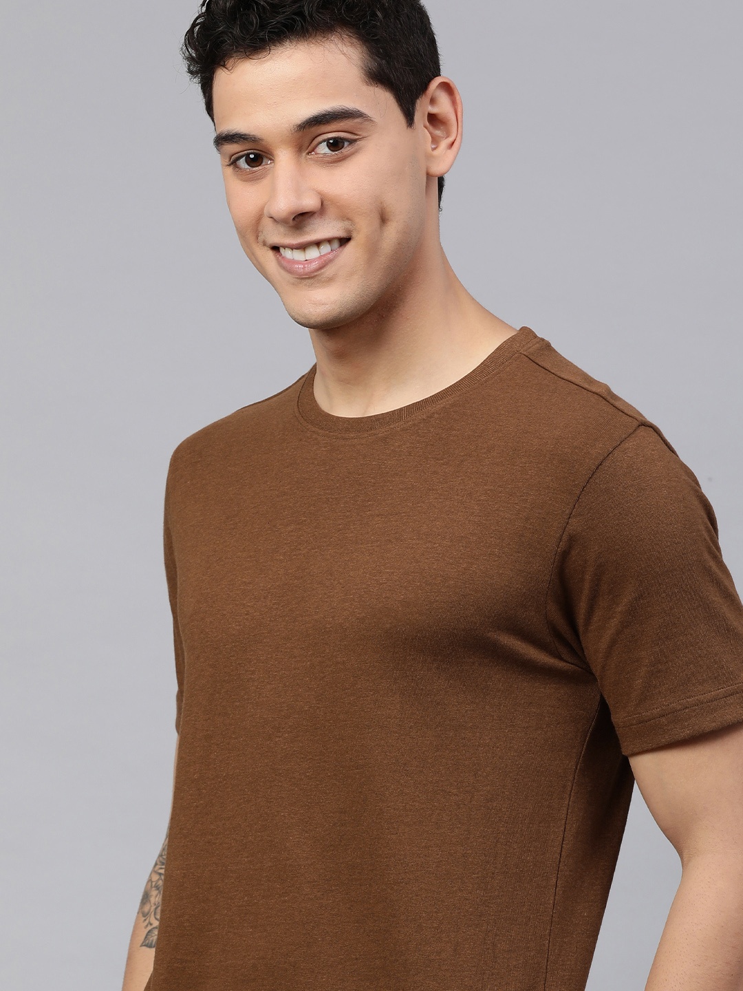 

Huetrap Men Short Sleeve Round Neck T-shirt, Brown