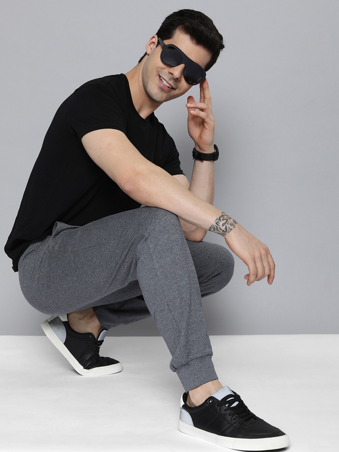 

HERE&NOW Men Charcoal Grey Solid Knitted Joggers