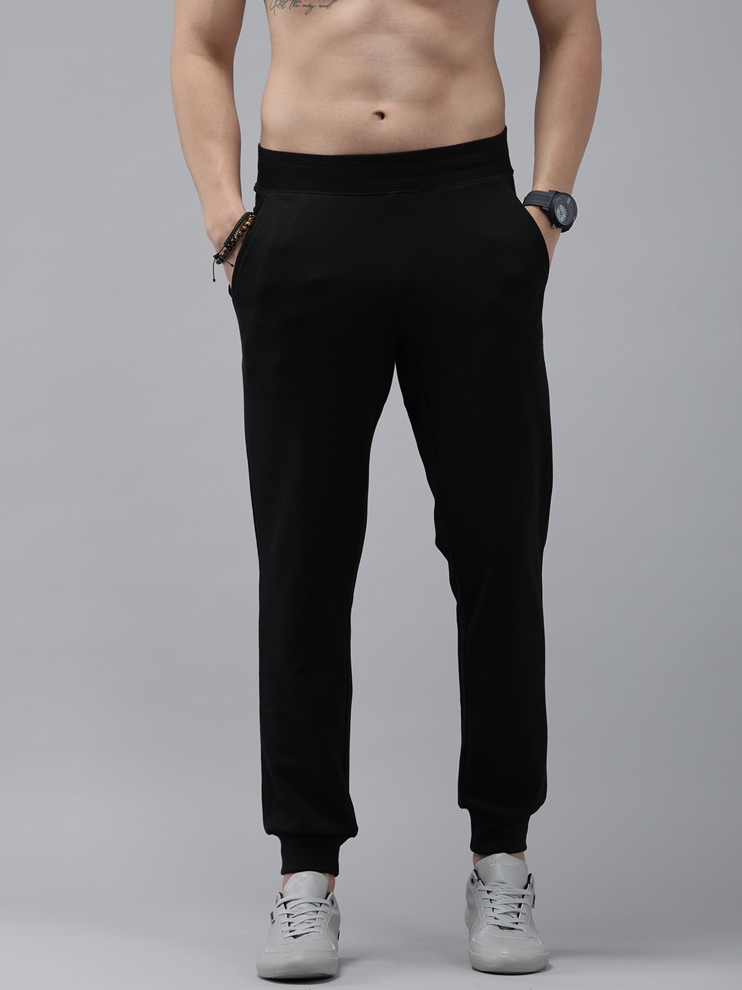 

The Roadster Lifestyle Co. Men Black Solid Joggers