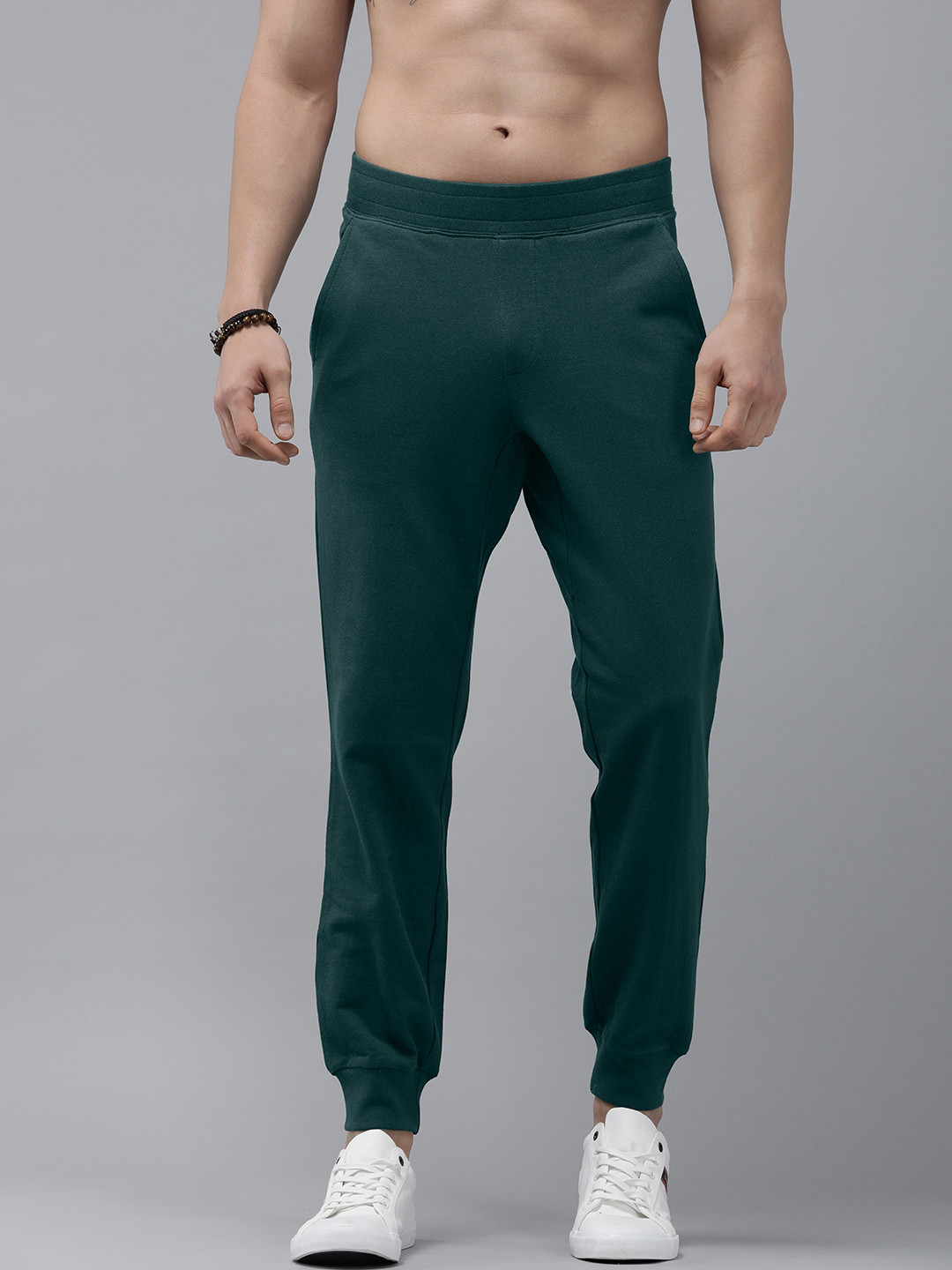 

Roadster Men Green Solid Joggers