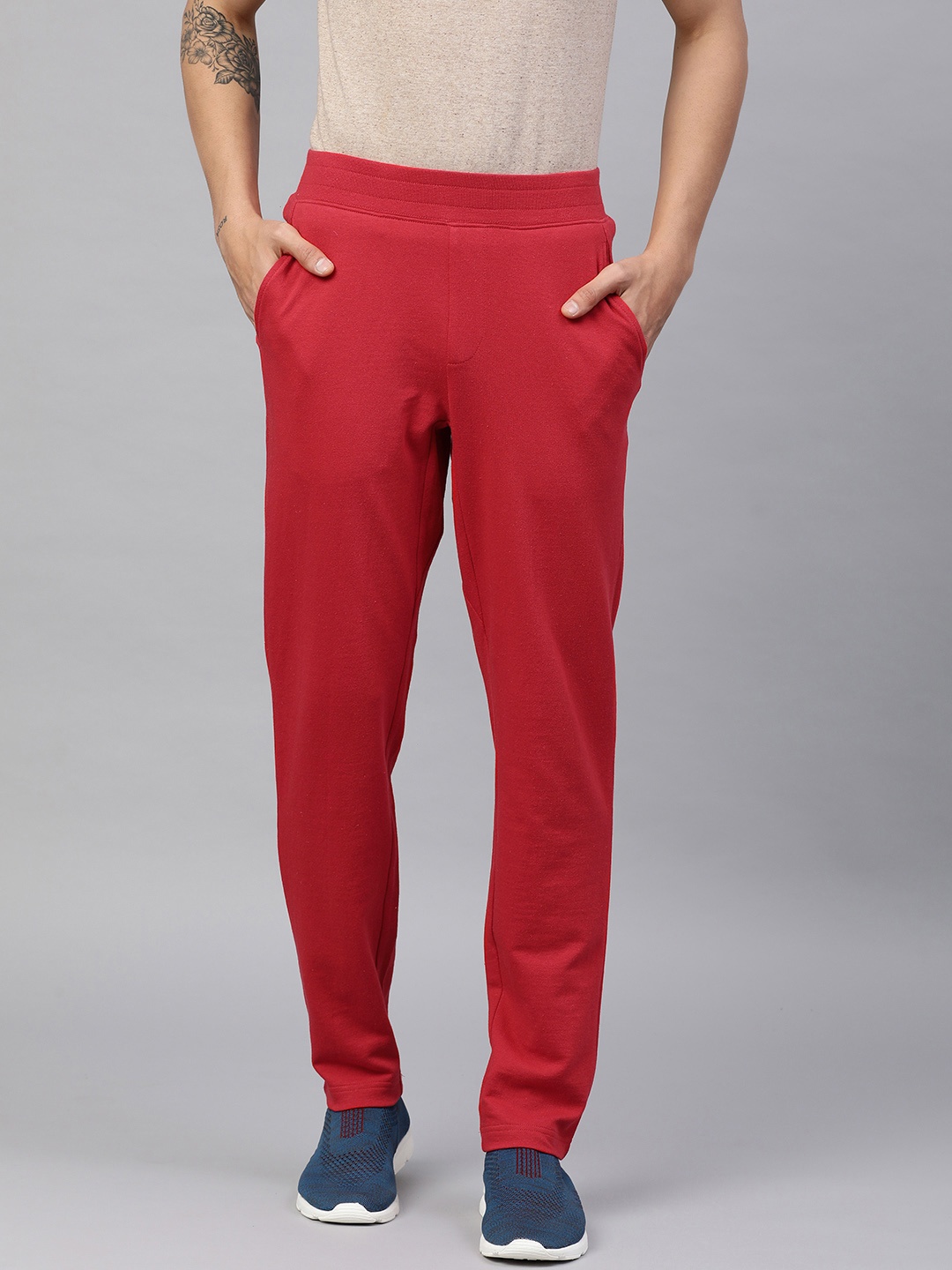 

Huetrap Men Red Solid Track Pants